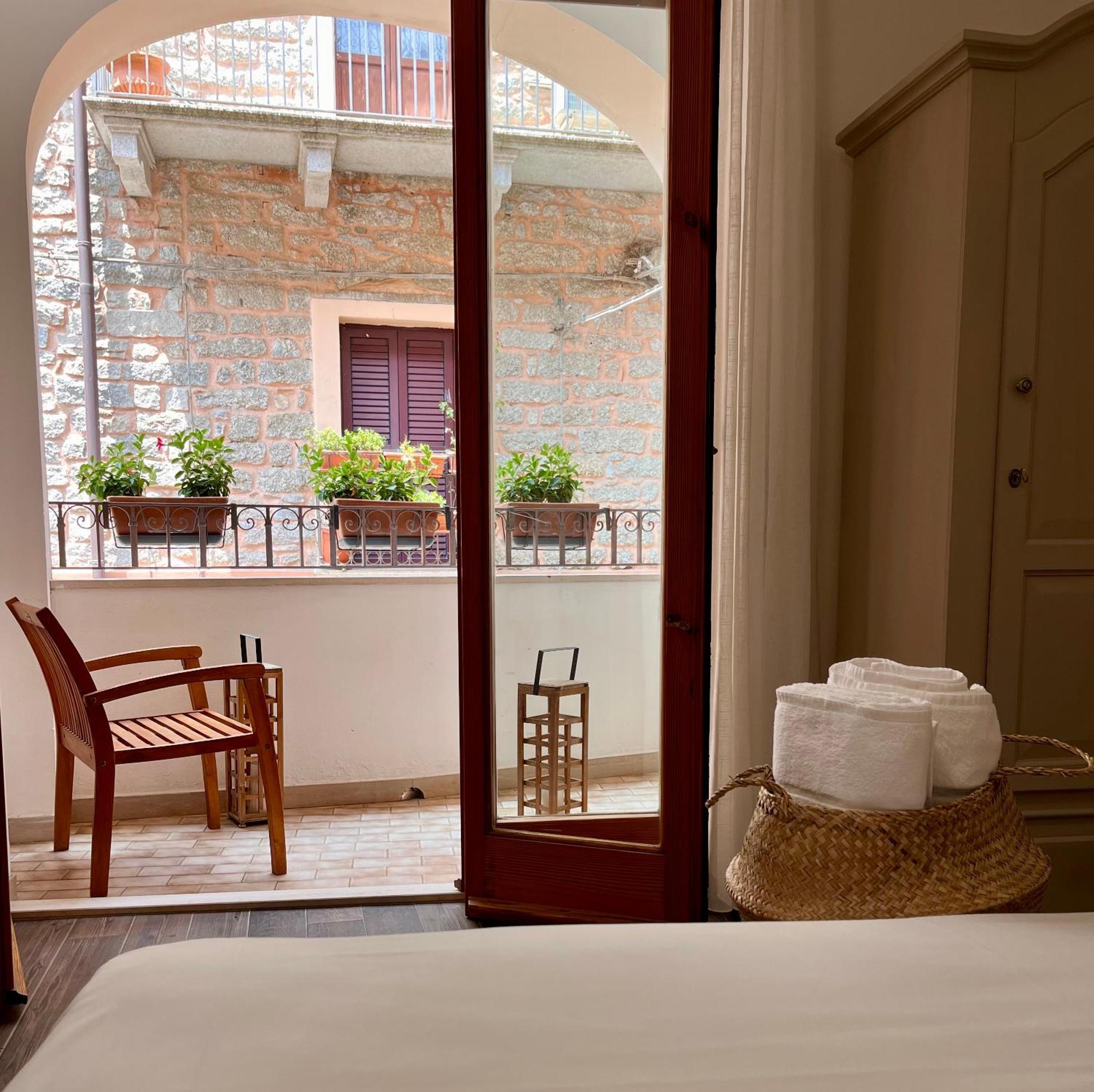 Carrales Guest House Nuoro  Zewnętrze zdjęcie